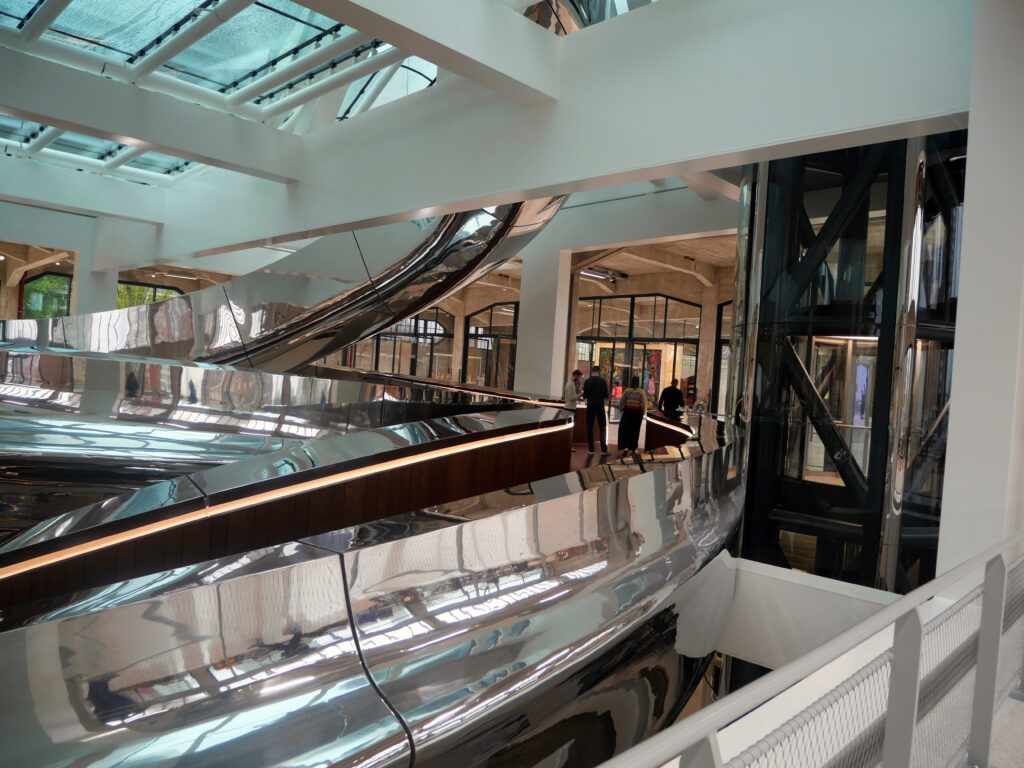 Tornade as seen from the 
inside. You can either walk to the top on the 2nd level or take the elevator.